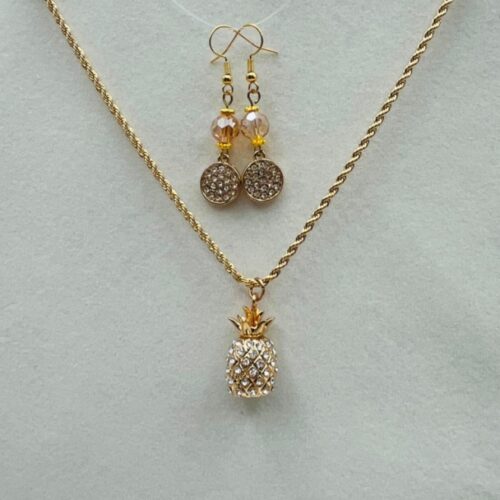 gold tone pineapple necklace earring set