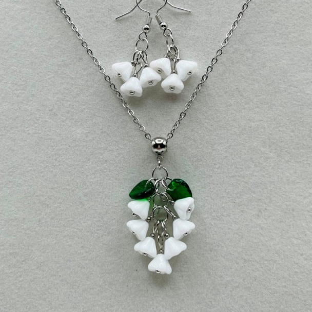 White Flower Cluster Necklace