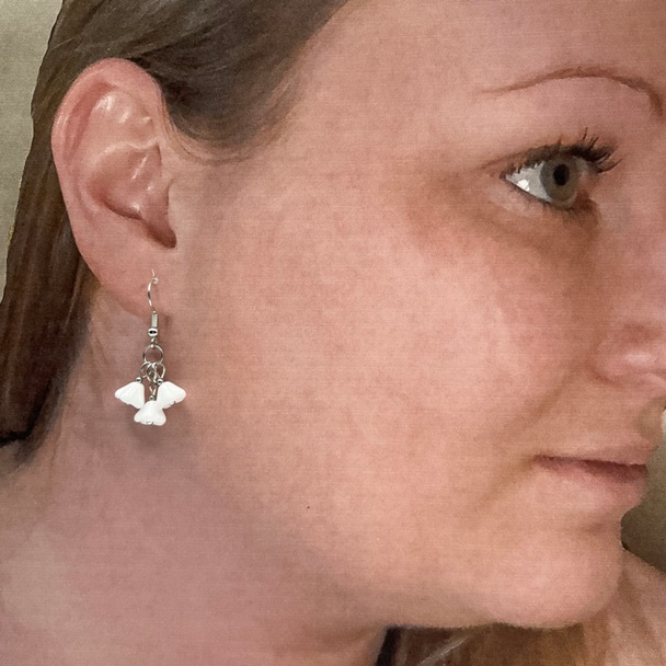 White Flower Cluster Necklace - Image 2